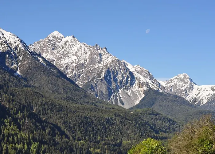 Han/Misafirhane Traube Scuol